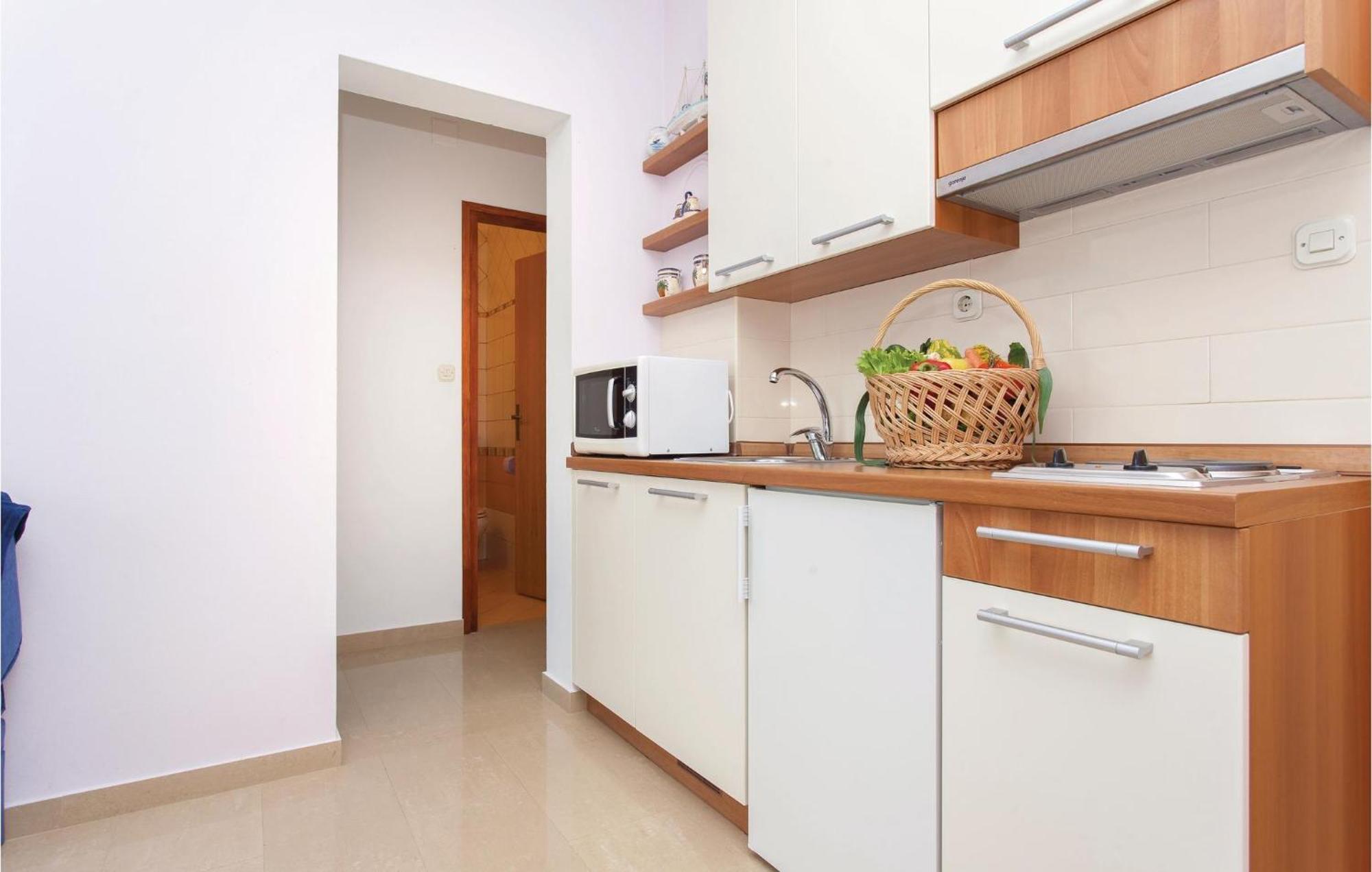 Beautiful In With Kitchen *